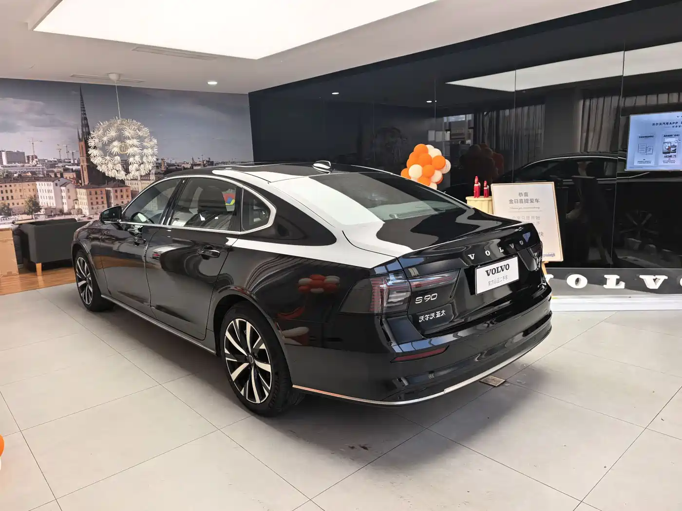 VOLVO S90