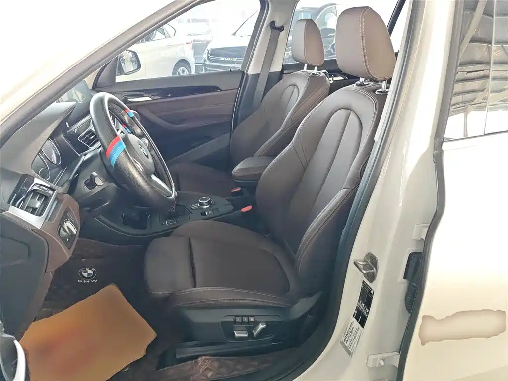 BMW X1 2022 sDrive25Li Leading фото 8