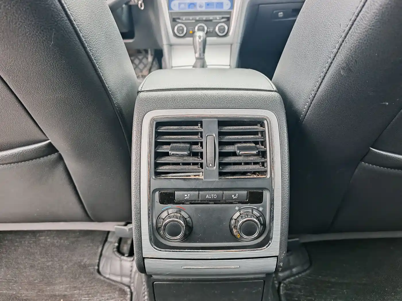 Volkswagen Passat 2014 1.8TSI DSG Luxury Edition фото 12