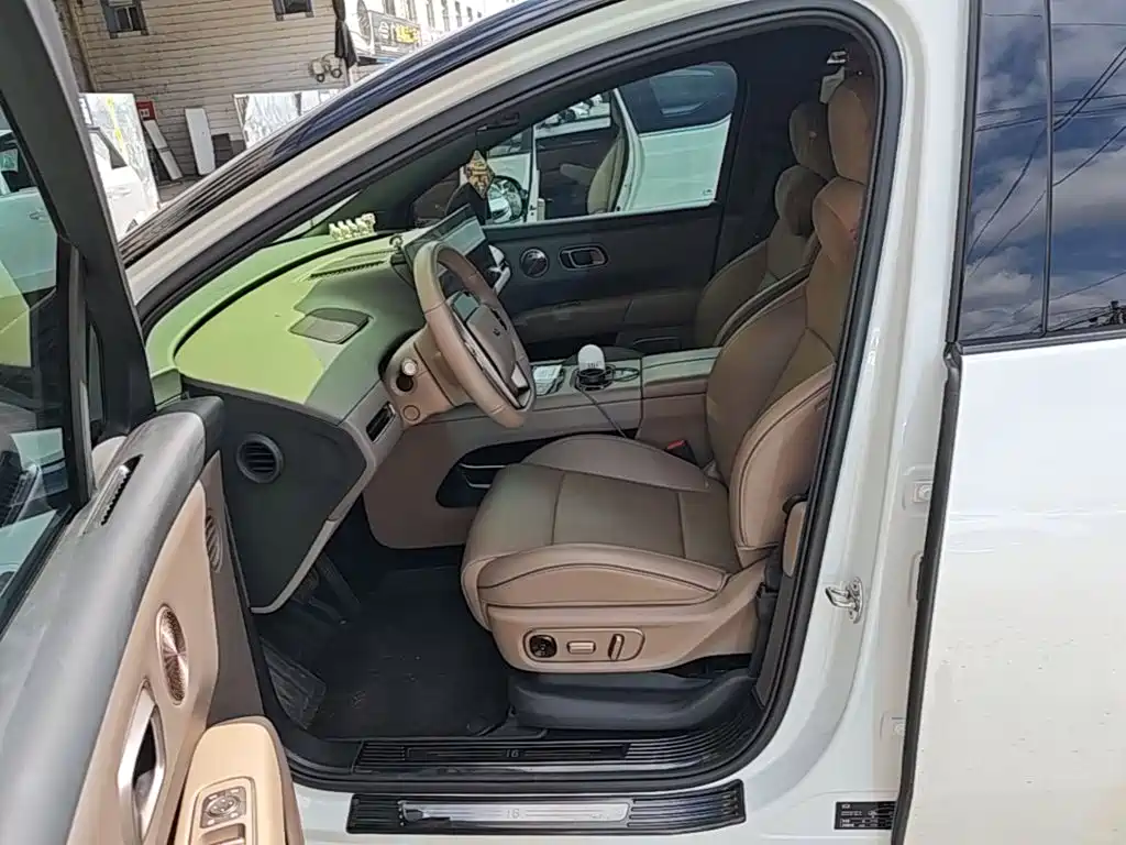 Li Auto i6 2025 2025 4WD Base Model