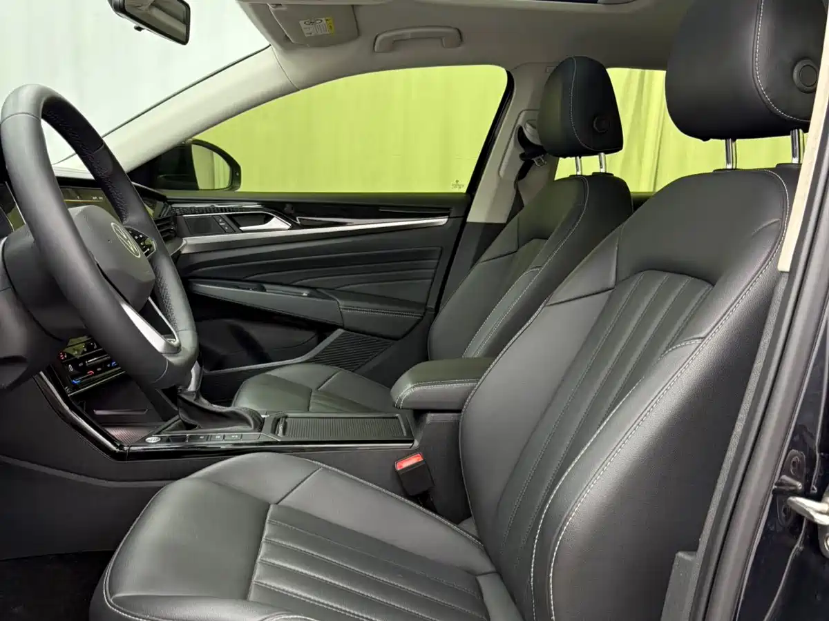 Volkswagen Passat 2023 280TSI Business Edition фото 11