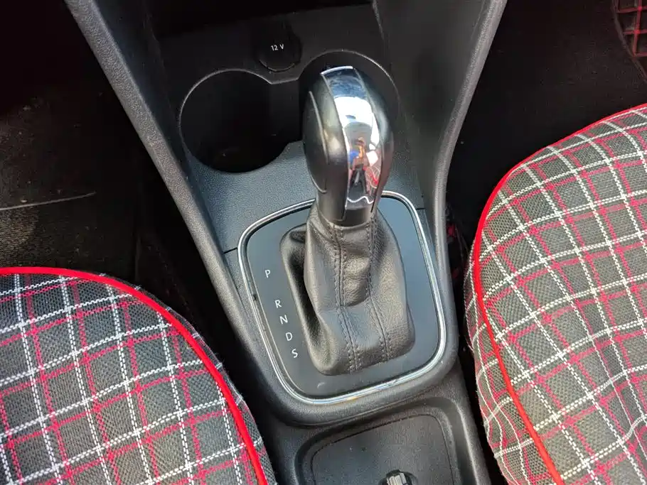 Volkswagen Polo 2016 1.4L Automatic Trend фото 16