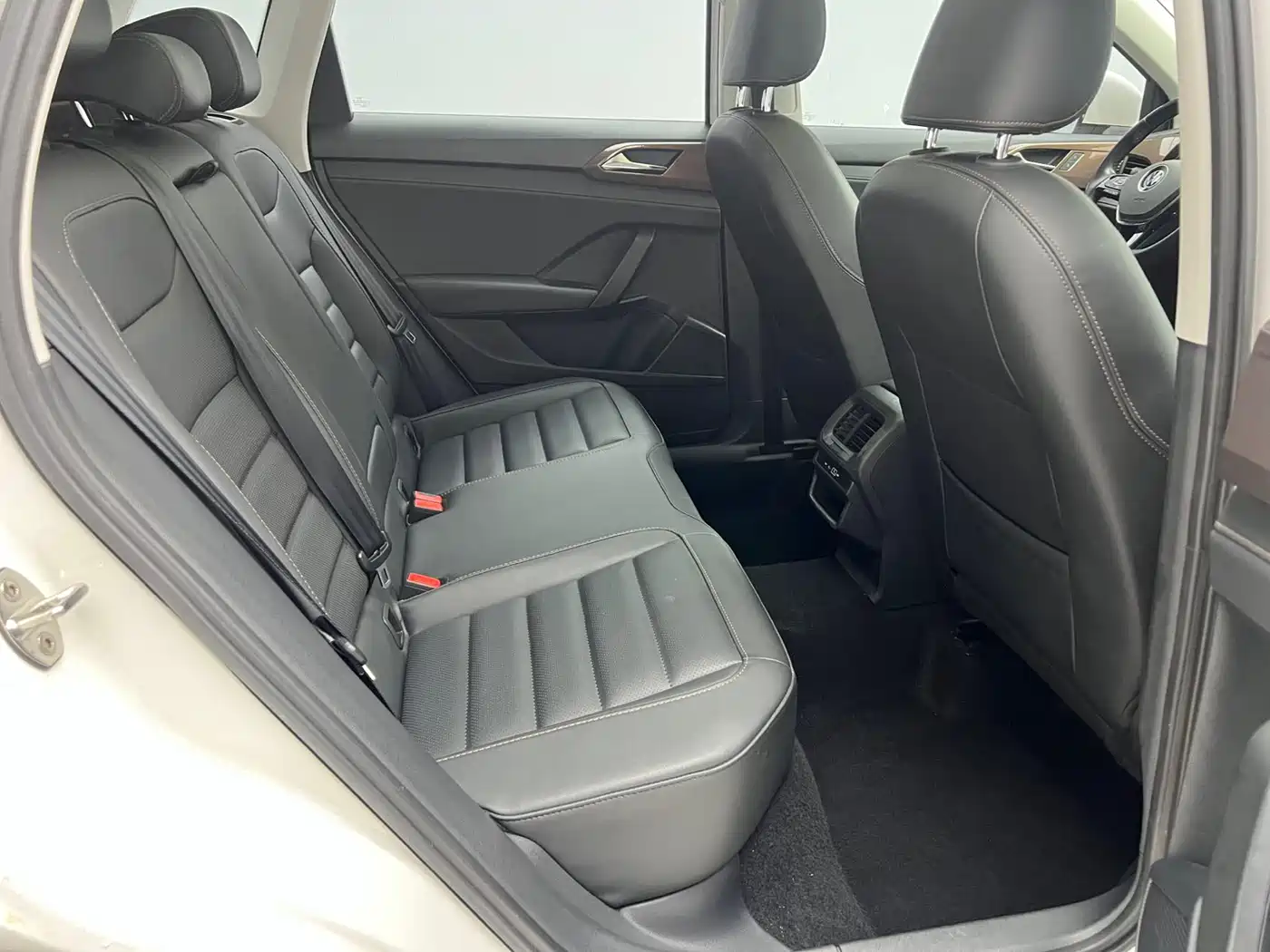 Volkswagen Tharu 2022 280TSI FWD Luxury Edition фото 9