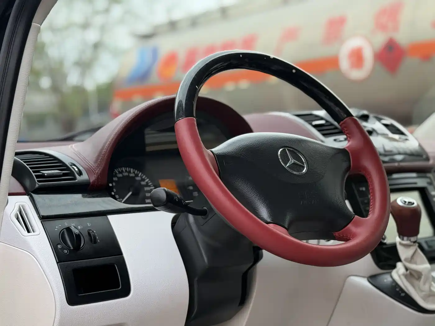 Mercedes-Benz Vito 2013 Model 3.0L Elite Edition фото 21