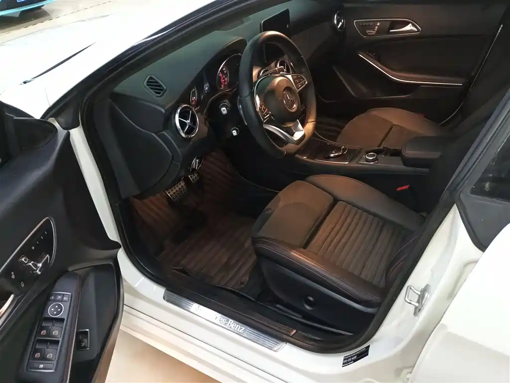 Mercedes-Benz CLA (Import) 2017 Facelift CLA 220 4MATIC фото 16