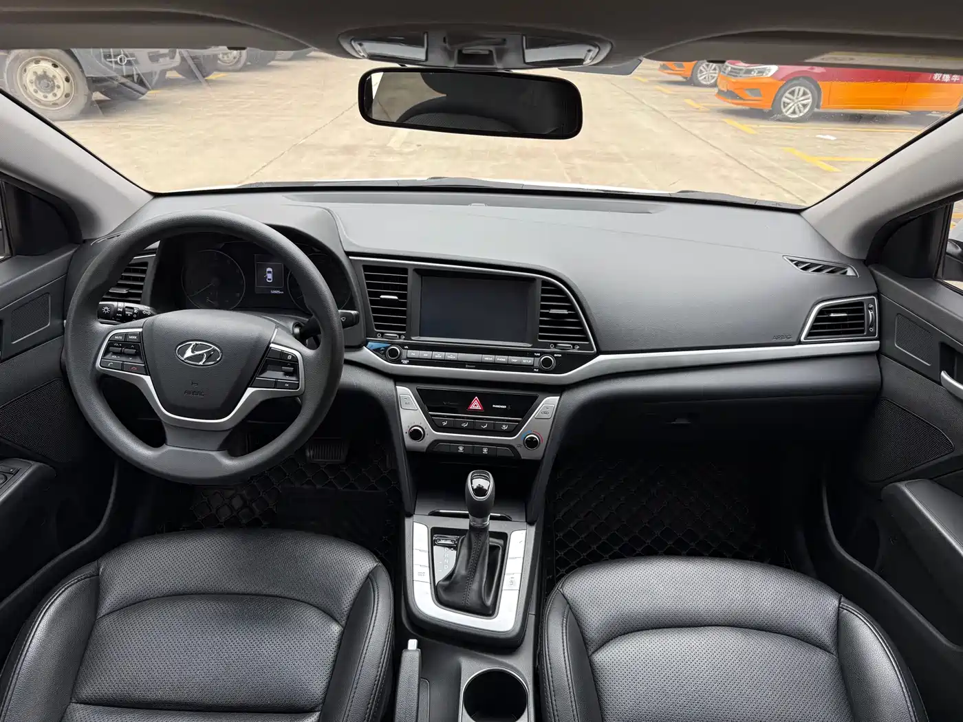 Hyundai Elantra 2016 Model 1.6L Automatic Smart Elite фото 6
