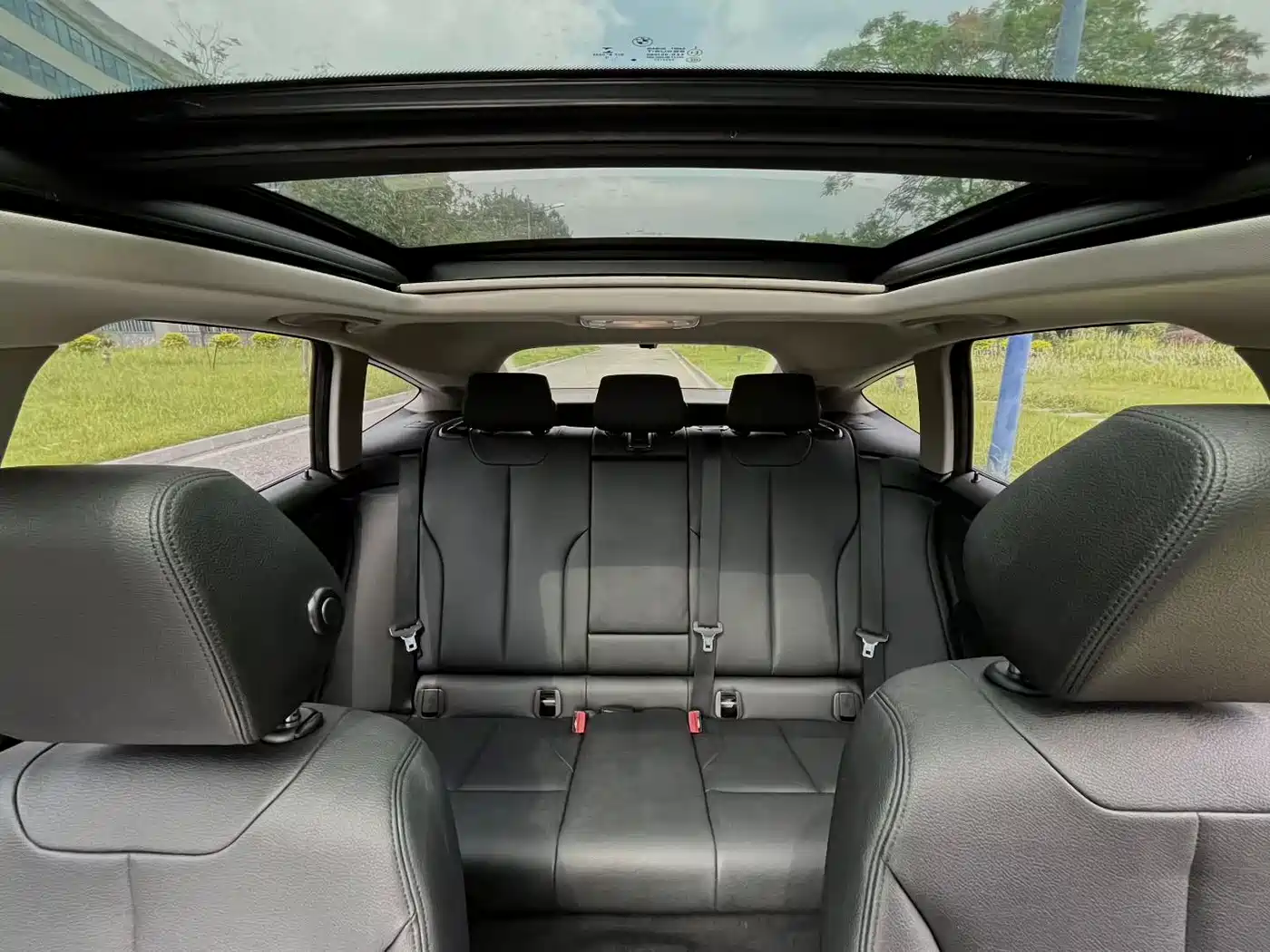 BMW 3 Series GT 2013 Model 320i Leading фото 6