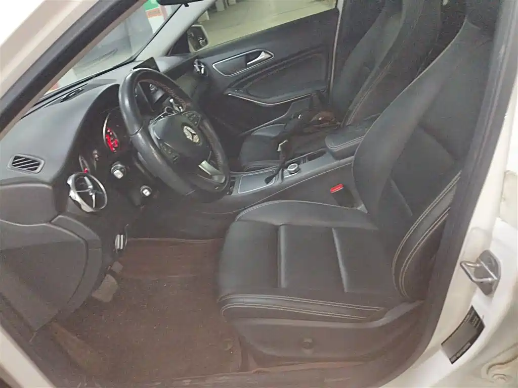 Mercedes-Benz GLA 2017 GLA 200 Dynamic фото 15