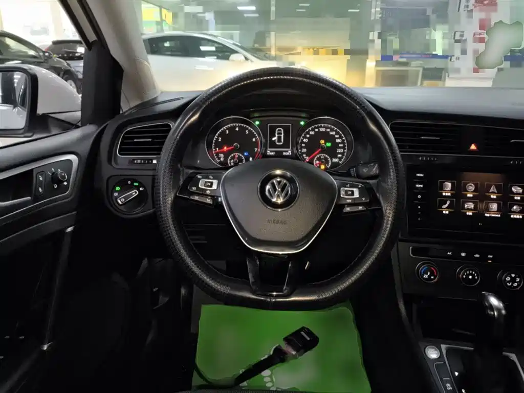 Volkswagen Golf 2020 Beloved Edition 280TSI DSG Comfort фото 7