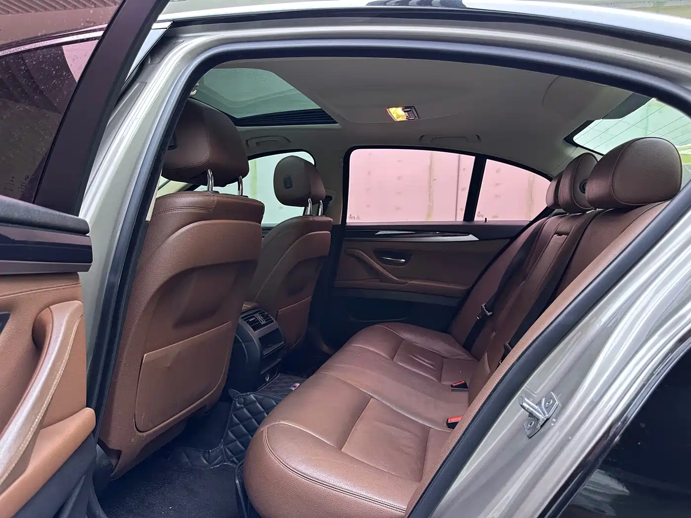 BMW 5 Series (Import) 2015 520i Elegance фото 9