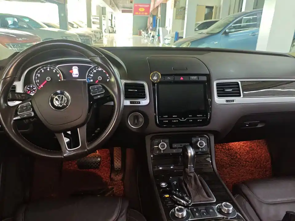 Фото 5 - Volkswagen Touareg