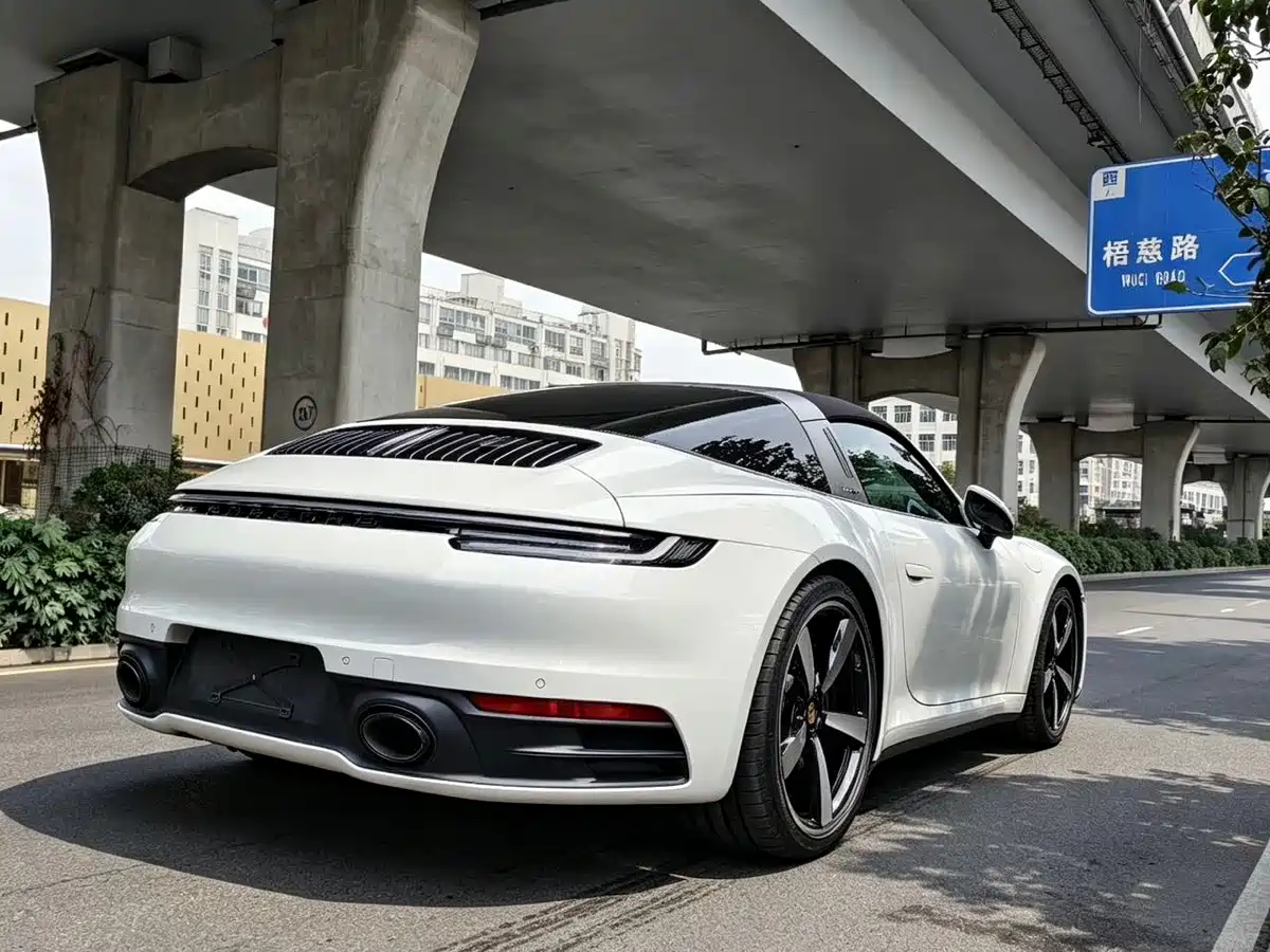 Фото 4 - Porsche 911