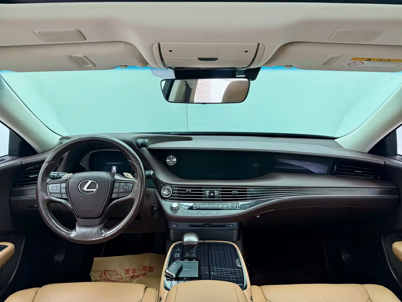 Photo 18 - Lexus LS