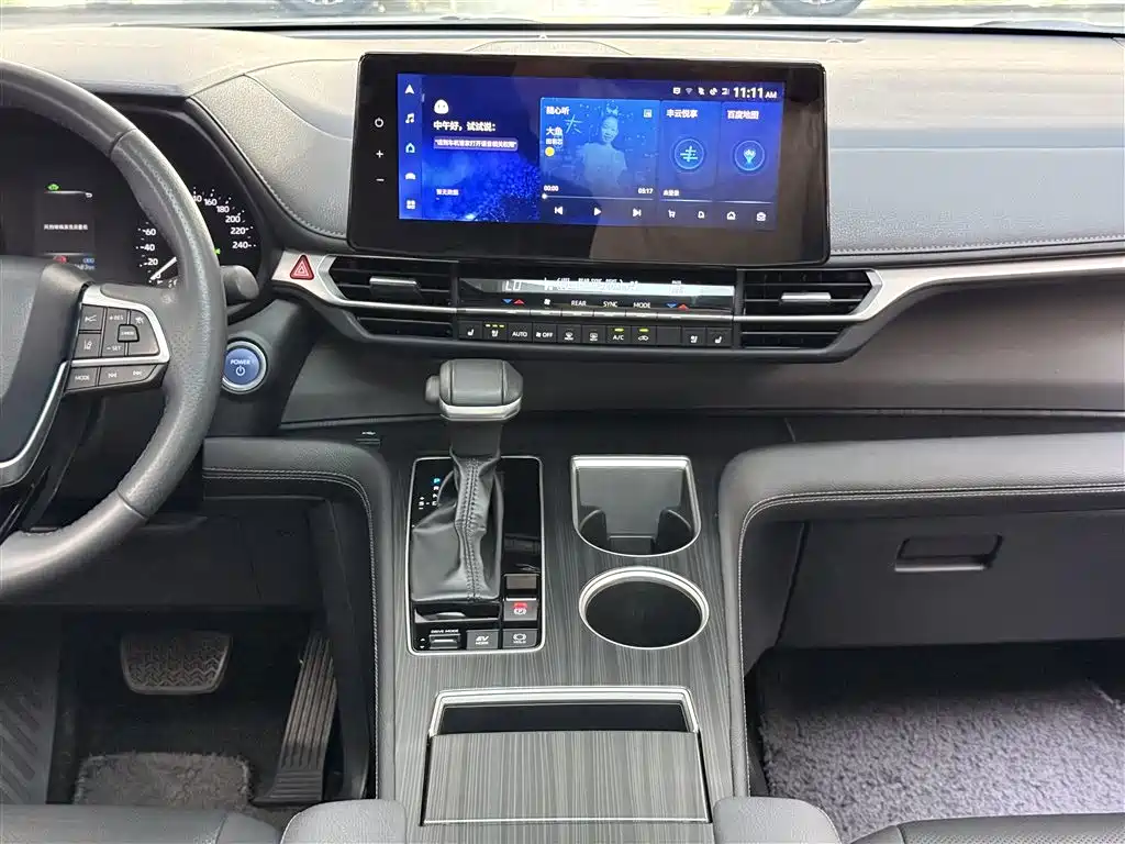 Toyota Sienna 2023 2.5L Hybrid Premium Edition фото 7