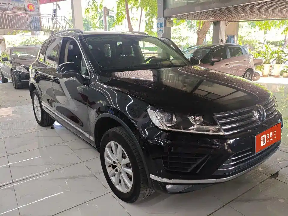 Фото 2 - Volkswagen Touareg