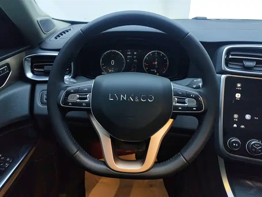 Lynk & Co 01 2017 2.0T 2WD Pro Version фото 15
