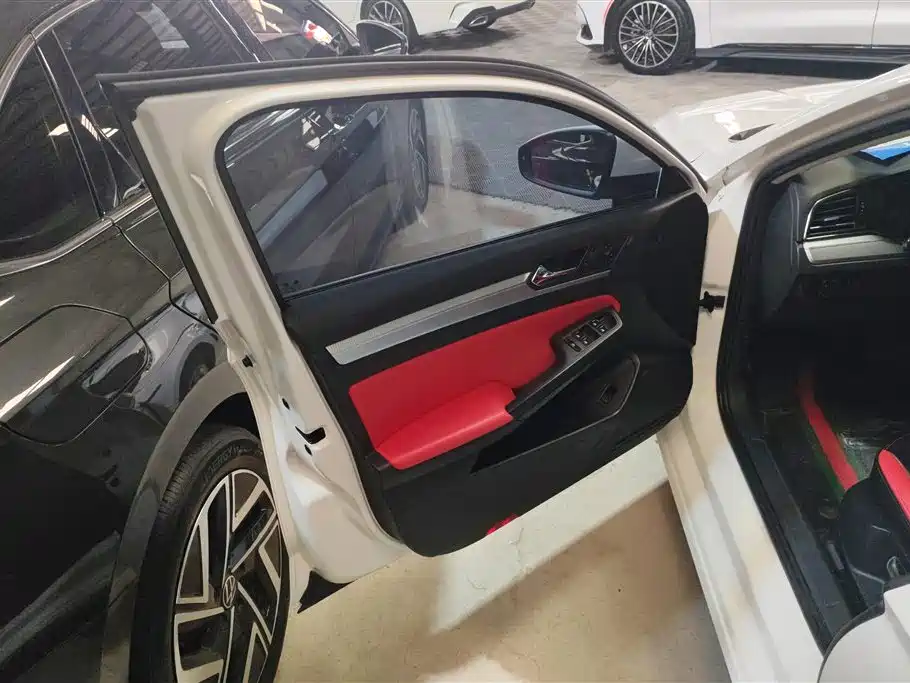 Volkswagen Lamando 2021 230TSI DSG Fashion Edition фото 7