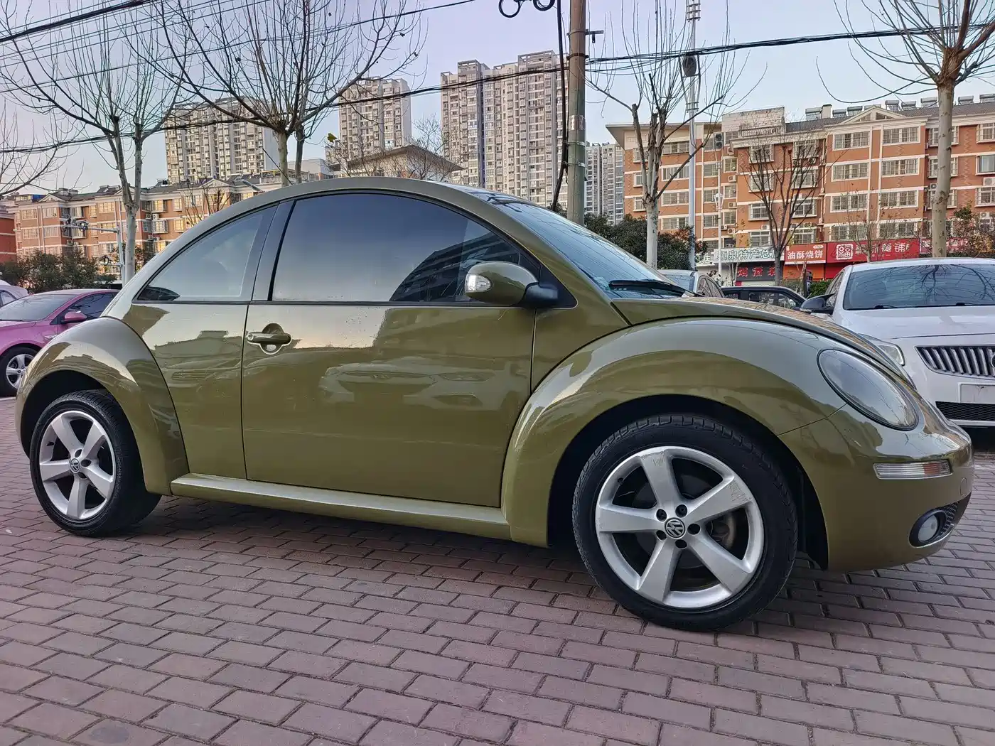 Volkswagen Beetle 2008 1.8T AT Luxury фото 4