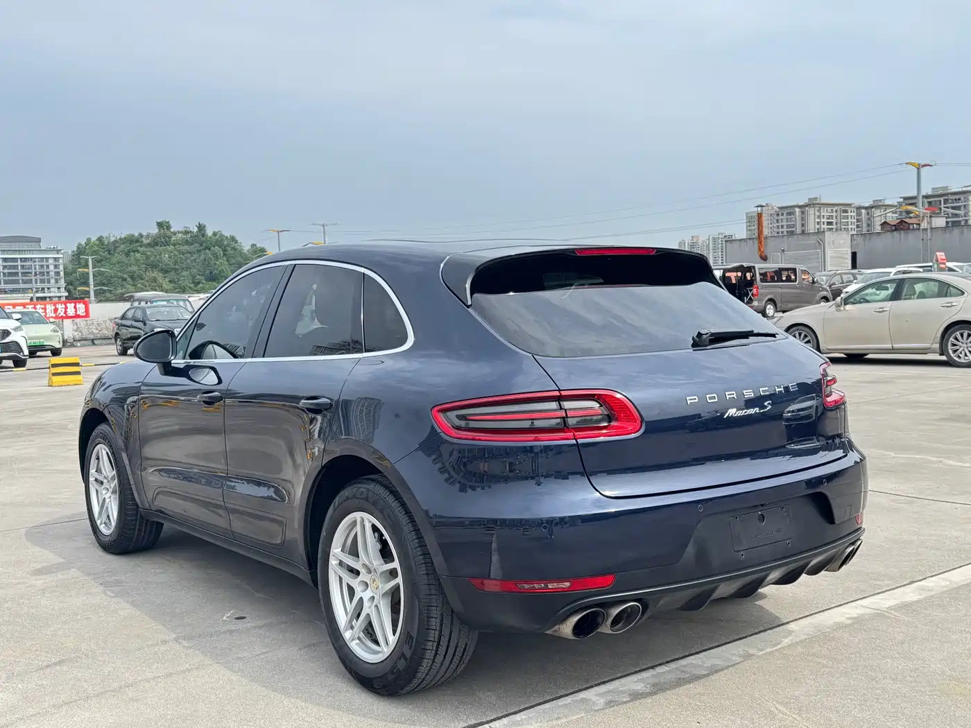 PORSCHE MACAN