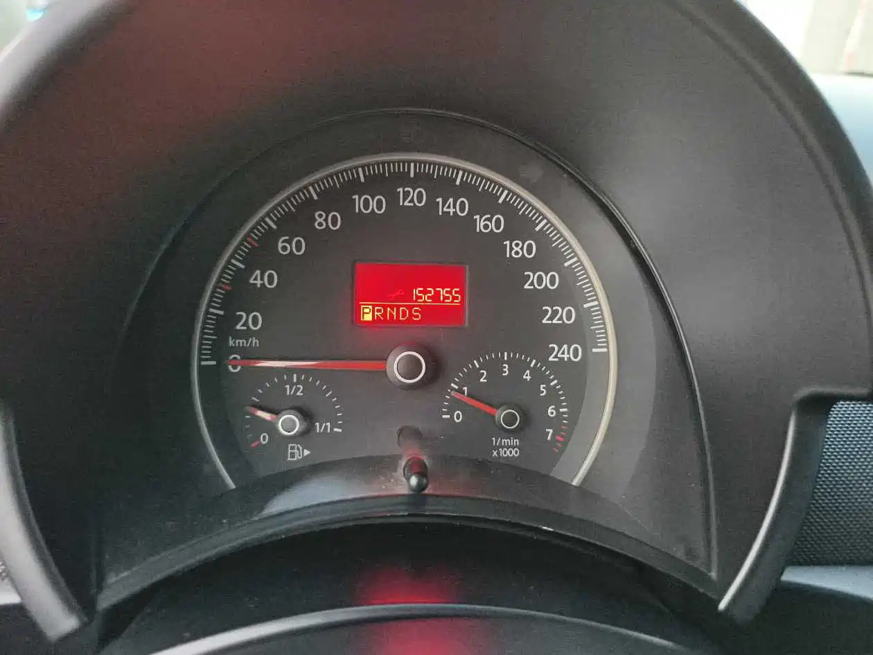 Volkswagen Beetle 2010 1.8T BlackOrange Luxury Edition фото 5