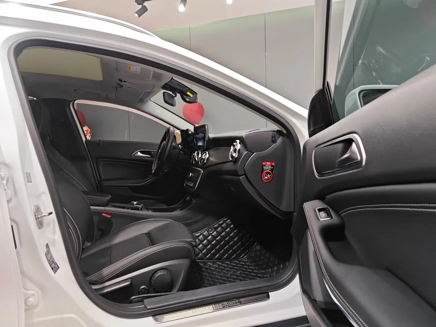 Mercedes-Benz GLA 2018 GLA 200 Dynamic фото 11