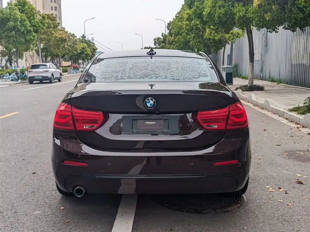 BMW 1 Series 2018 118i Sport Edition фото 14