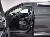 Photo 10 - Ford Explorer