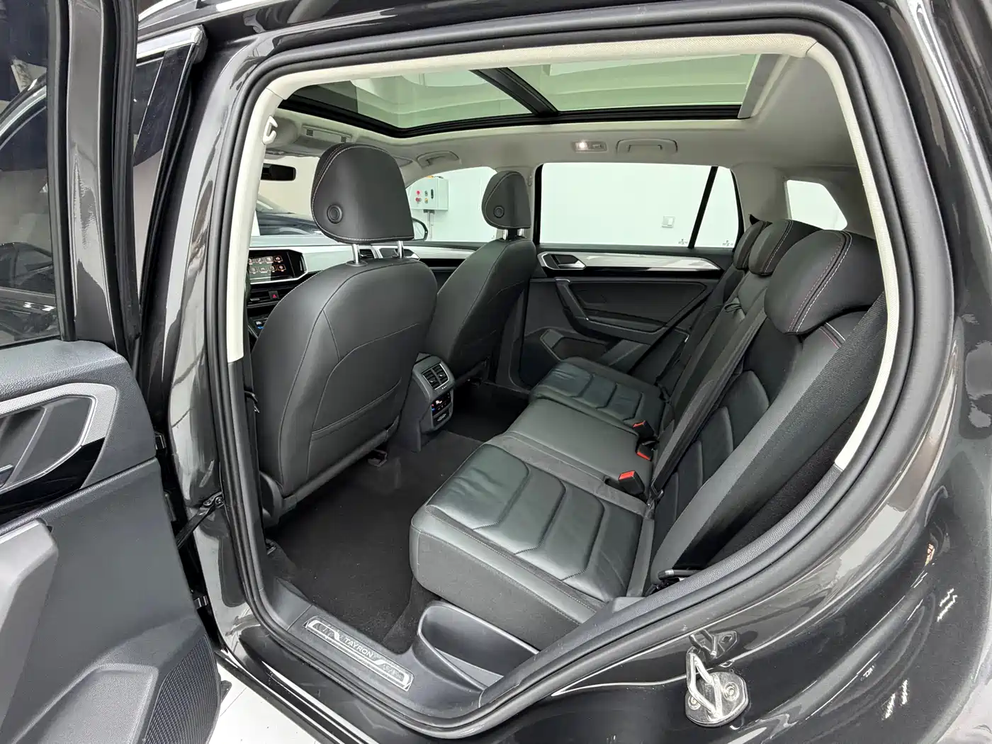 Volkswagen Tayron 2022 280TSI 2WD Luxury Smart Connect Edition фото 14
