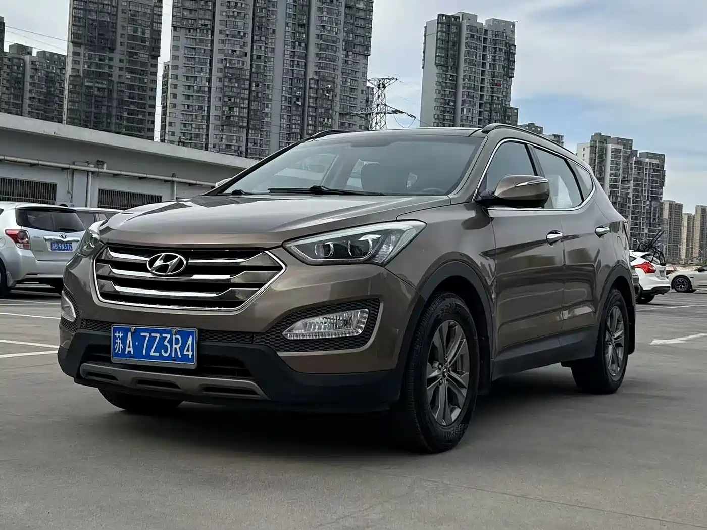 Hyundai Santa Fe 2013 Model 2.4L Automatic 2WD Smart