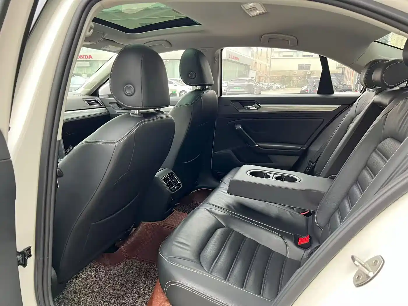 Volkswagen Lamando 2018 280TSI DSG Luxury Edition фото 8