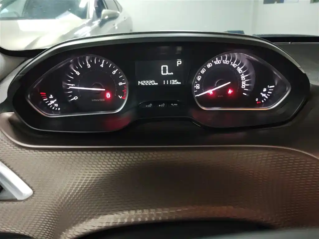 Peugeot 2008 2016 230THP Automatic Fashion фото 18