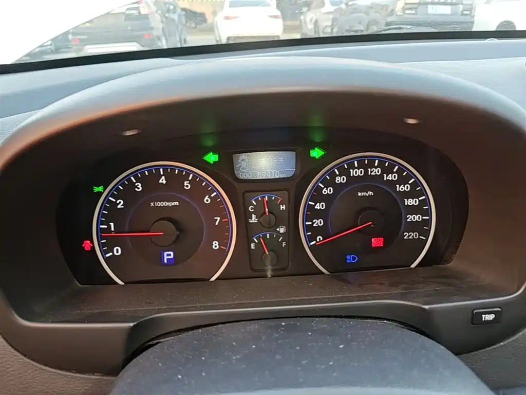 Hyundai Elantra 2011 1.6L Automatic Luxury фото 12