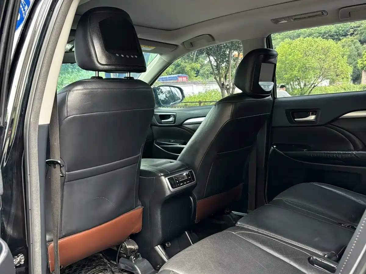 Фото 6 - Toyota Highlander
