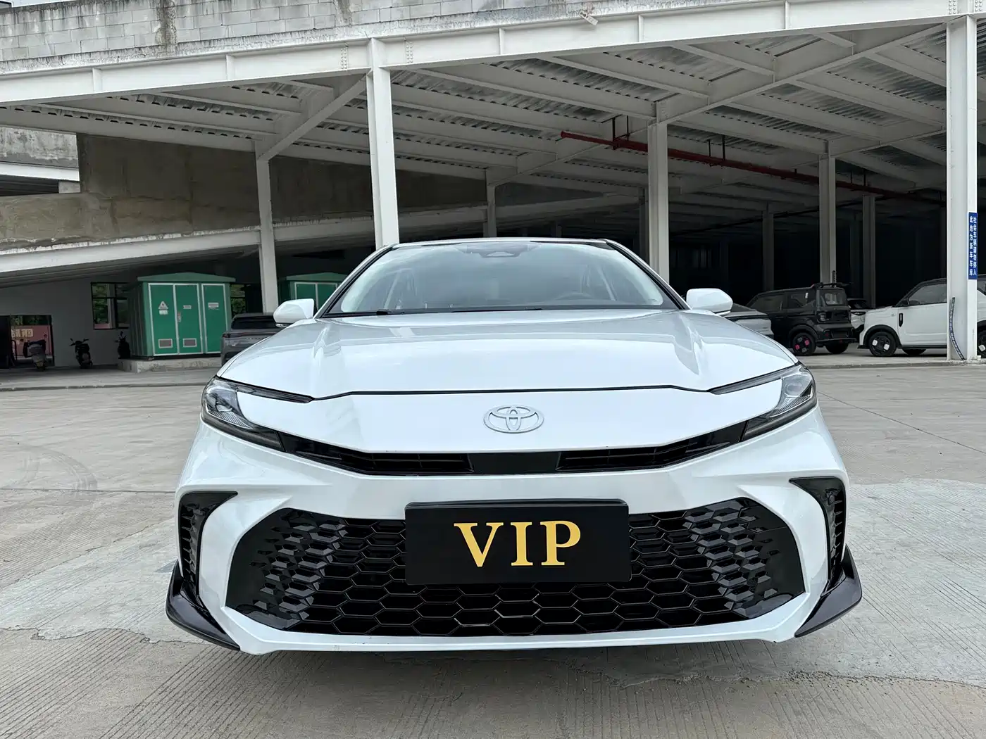 Toyota Camry 2026 Hybrid 2.0HSE Glory Version фото 2