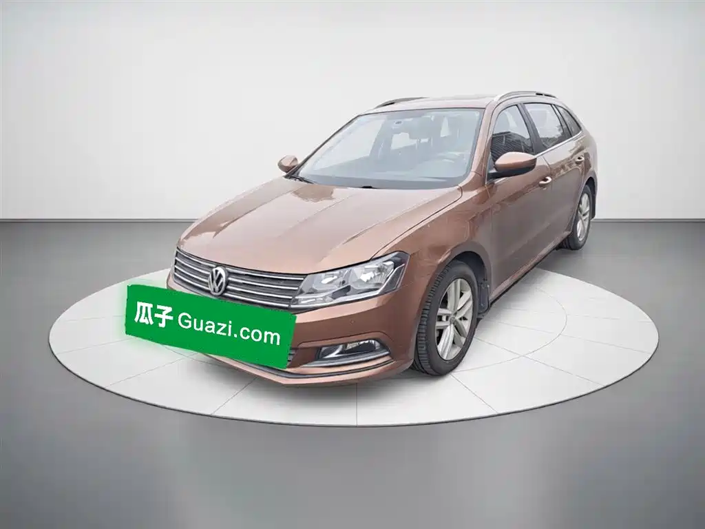 Volkswagen Lavida Tour 2015 1.6L Automatic Comfort Edition фото 2