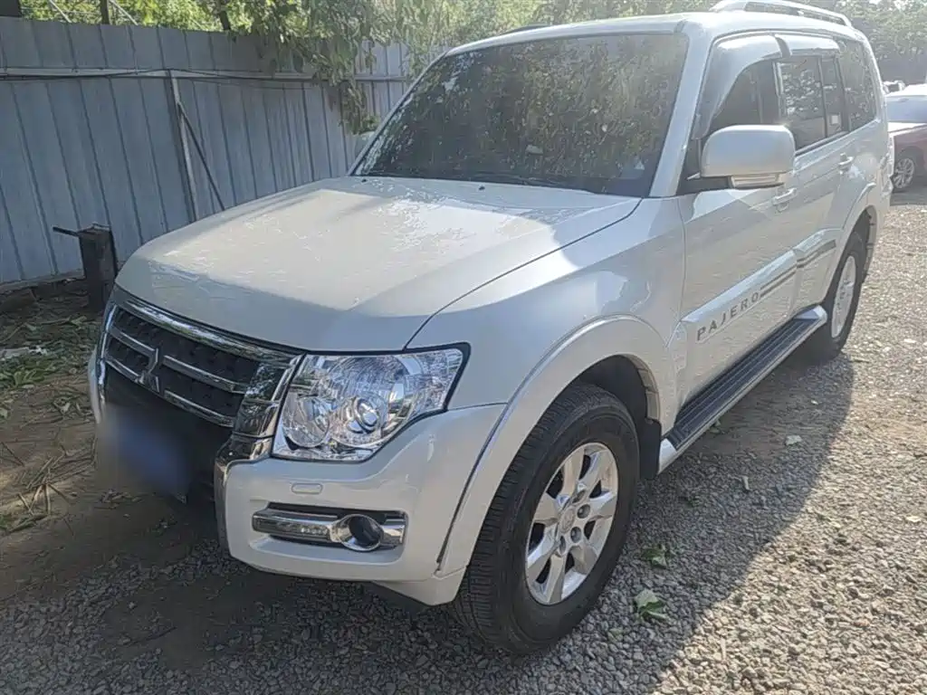 Mitsubishi Pajero (Import) 2016 3.0L Automatic Standard (China V) фото 2