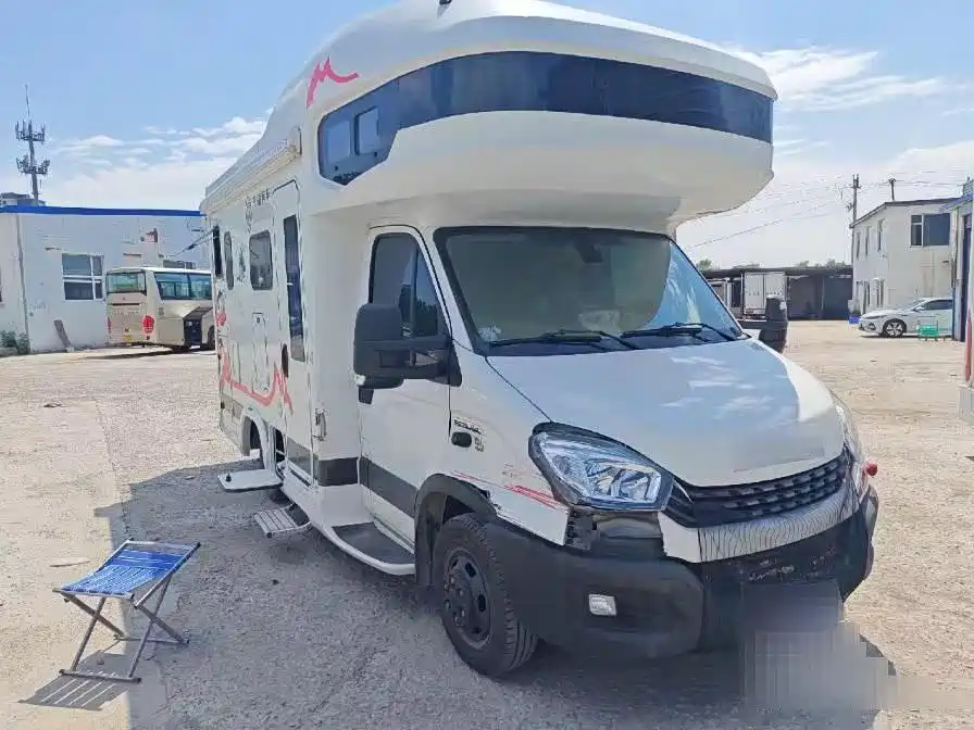 Iveco Daily 2022 2021 2.0T Manual Premium Commercial Passenger Vehicle Long Wheelbase Short Suspension Low Roof Sliding Door F1A