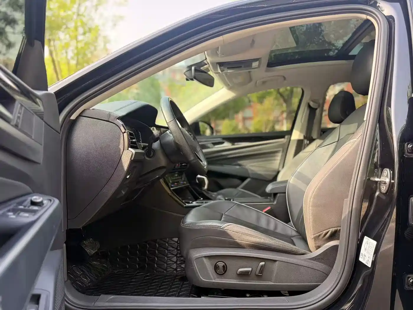 Volkswagen Passat 2023 330TSI Starlight Elite Edition фото 17
