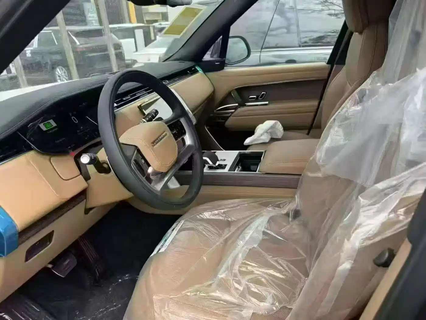 Land Rover Range Rover 2026 Model 3.0 L6 400PS SE Long Wheelbase Version фото 5