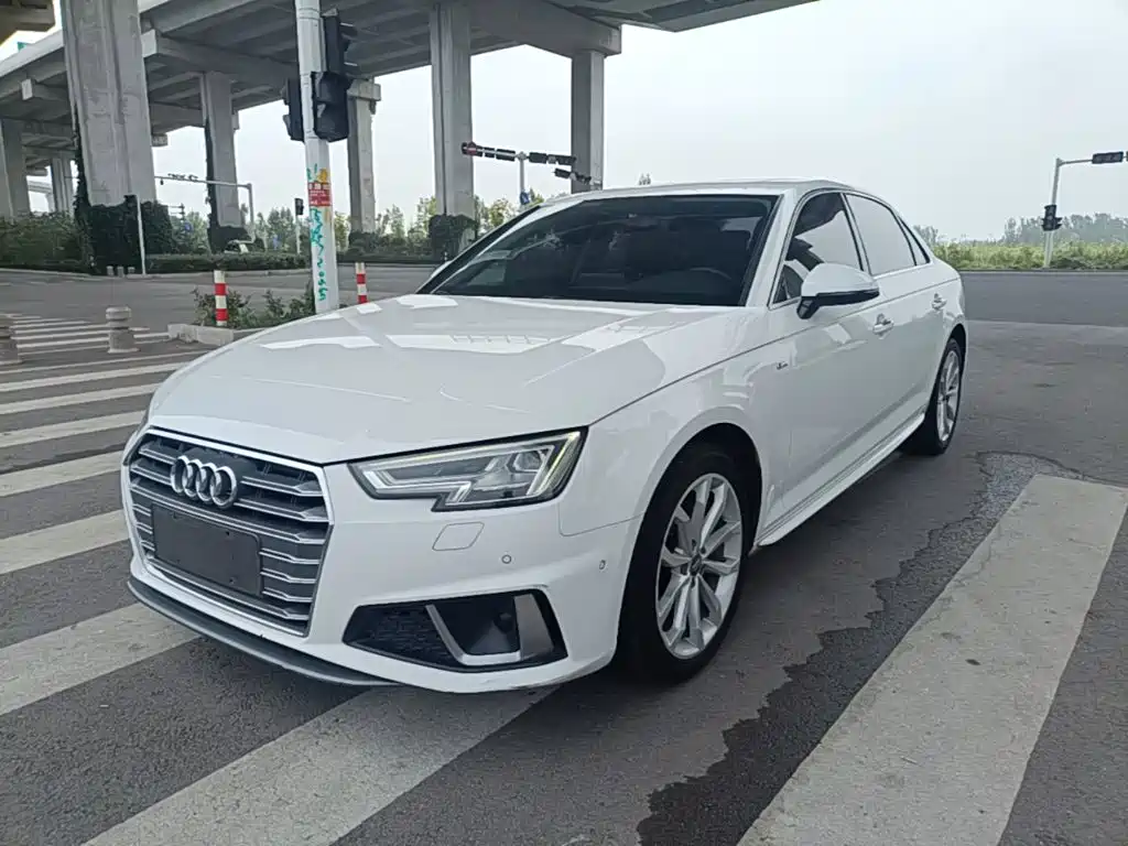 Фото 2 - Audi A4L