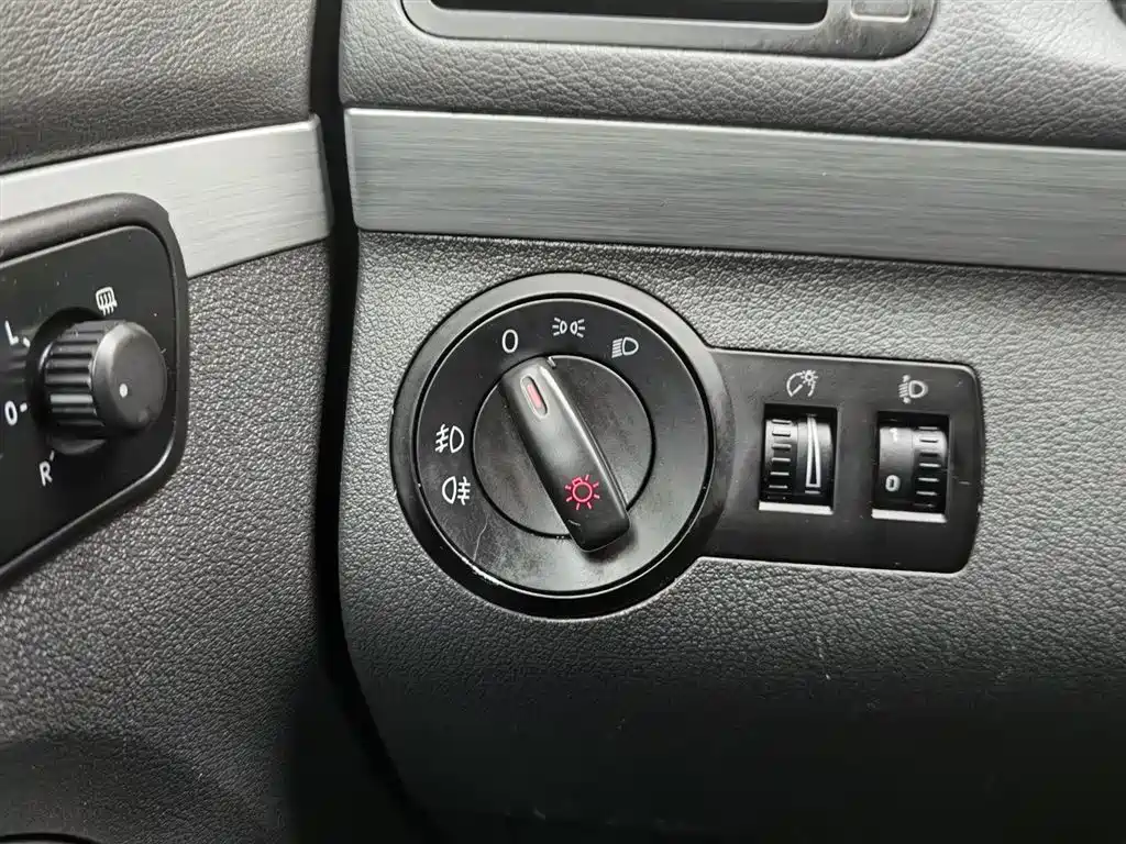 Volkswagen Touran 2015 1.4T Manual Trend Edition 5-seater фото 21