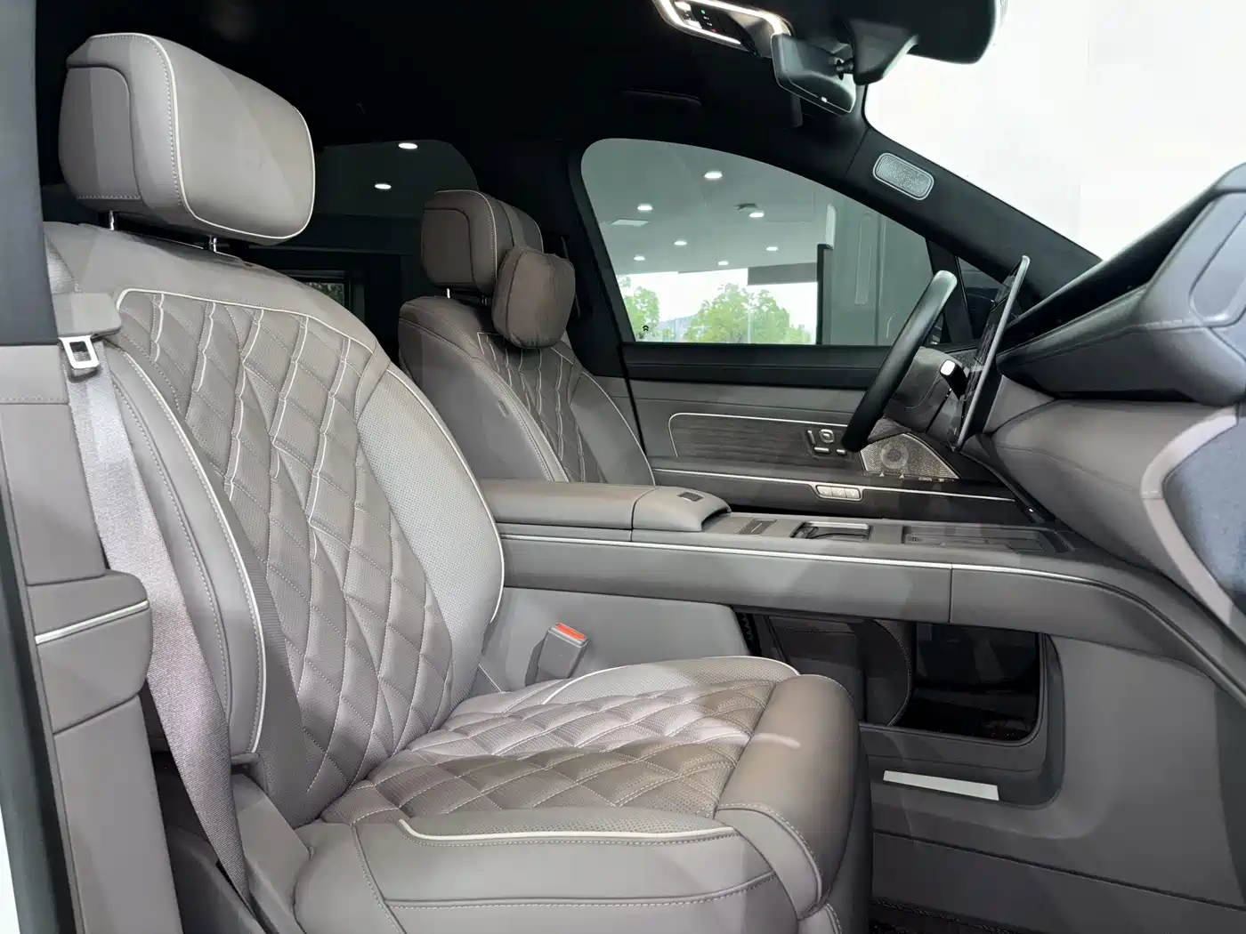 NIO ES8 2026 2025 Model 6-Seat Executive Luxury Edition