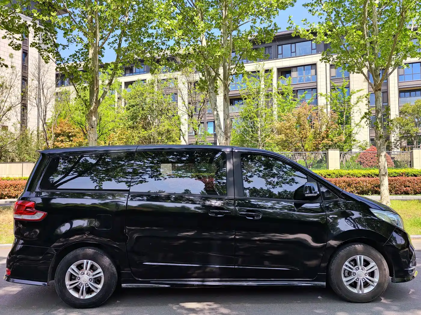 SAIC Maxus Maxus G10 2021 2021 2.0T Automatic Elite Edition Gasoline 7-Seater