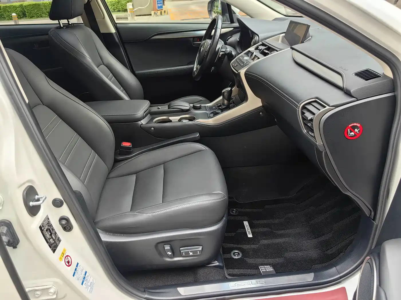Lexus NX 2015 200t AWD F Sport фото 13
