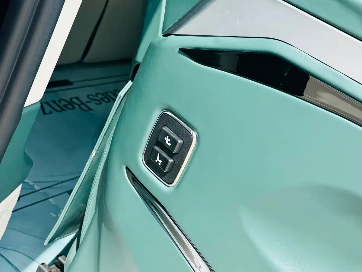 Mercedes-Benz Vito 2023 2.0T Elite 7-Seater фото 23