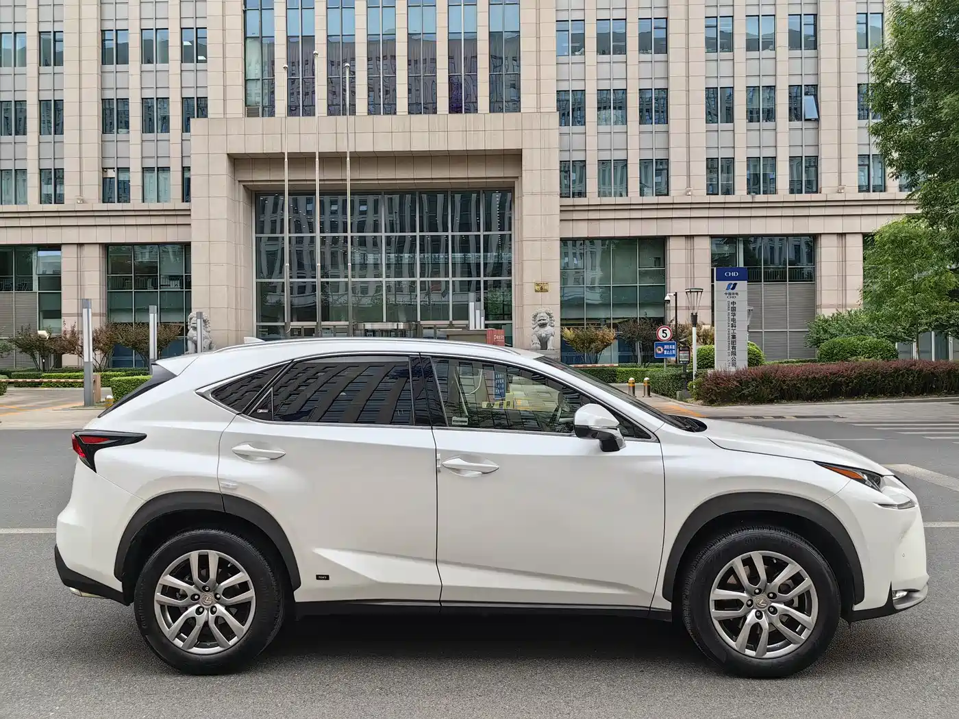 Lexus NX 2015 200t AWD F Sport фото 8