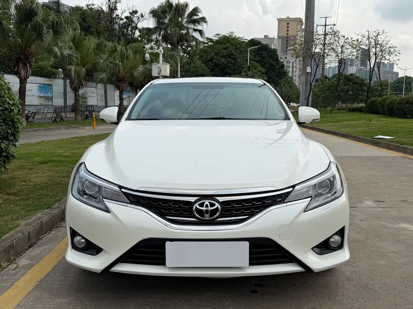 Toyota Reiz 2013 2.5V Elite Edition фото 2