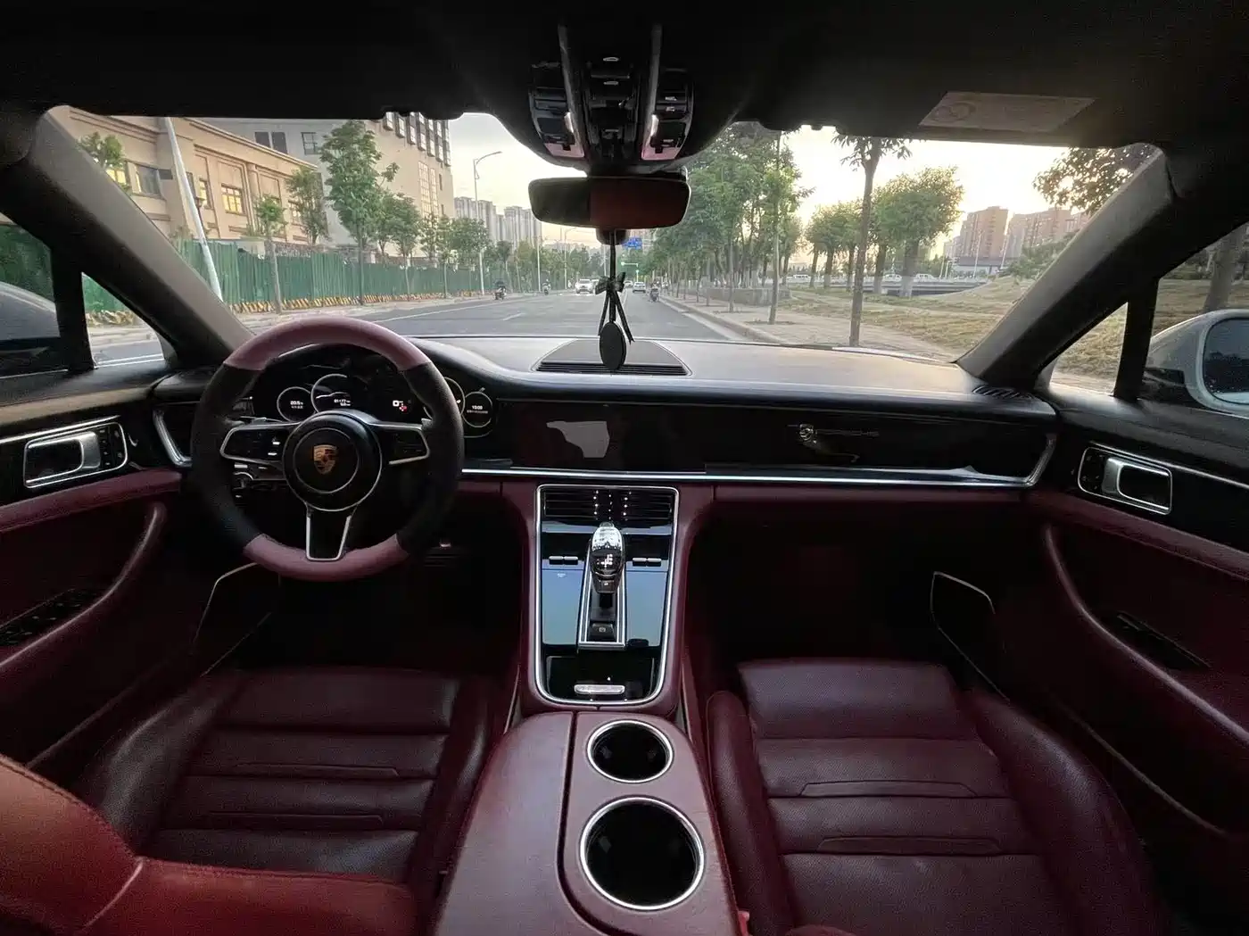 Porsche Panamera 2019 Panamera 4 Executive Long Wheelbase 2.9T фото 4