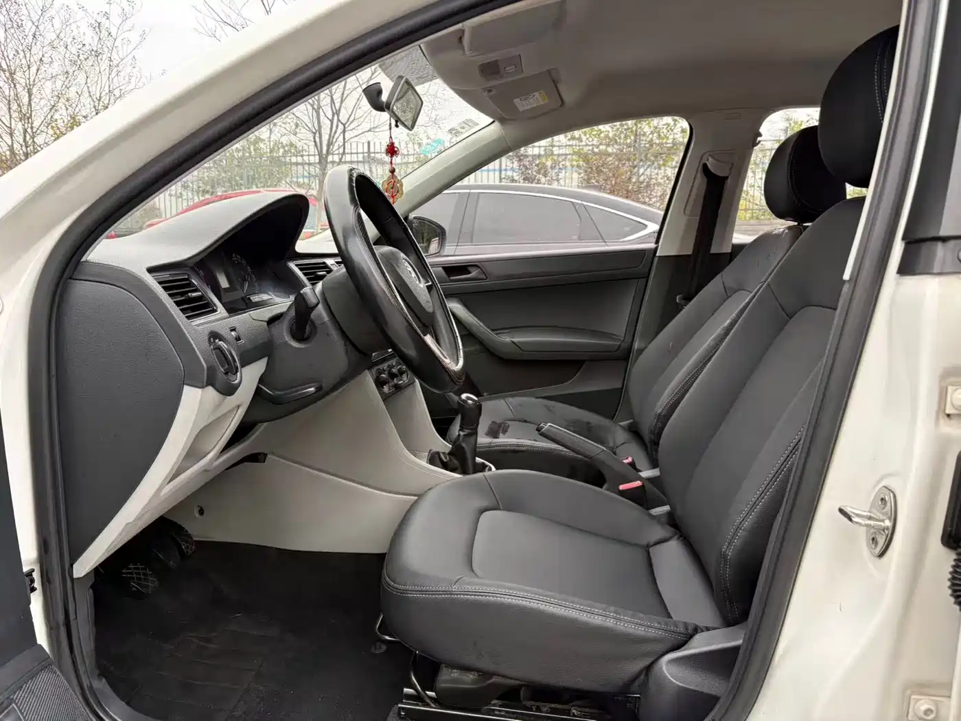 Škoda Rapid 2016 1.4L Manual Forward Edition фото 4