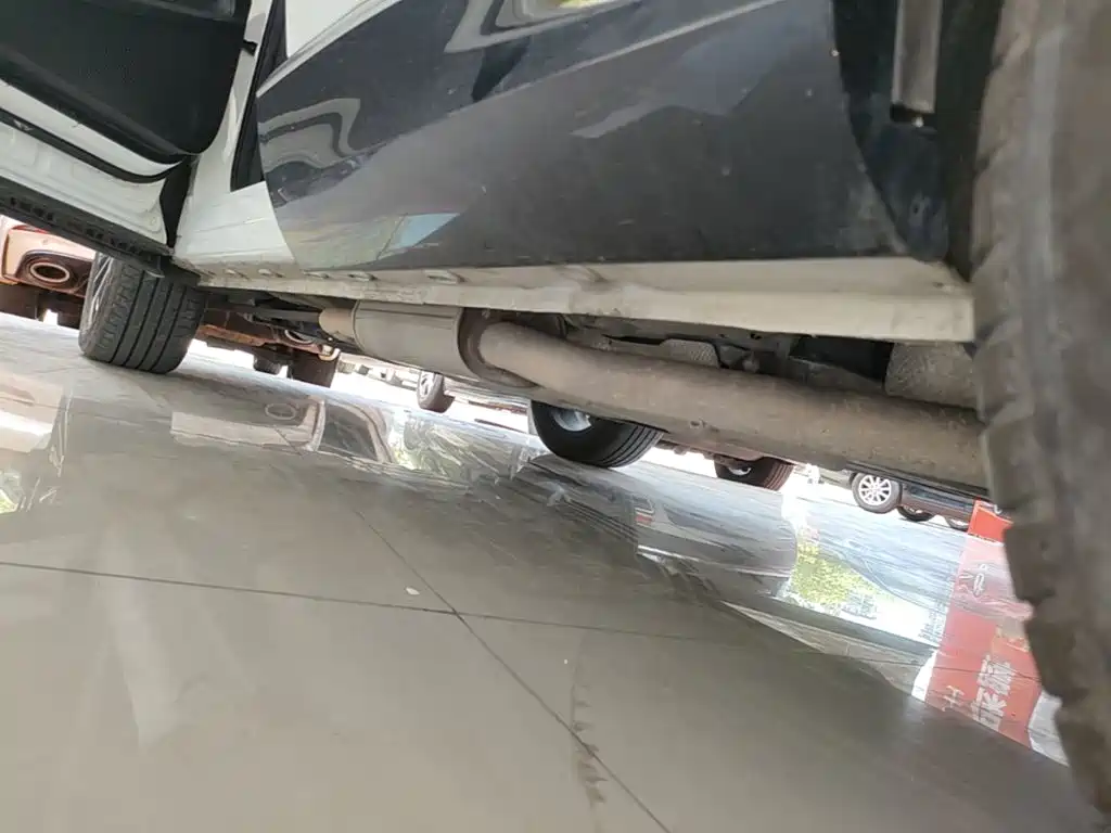 Фото 22 - Roewe RX5 New Energy